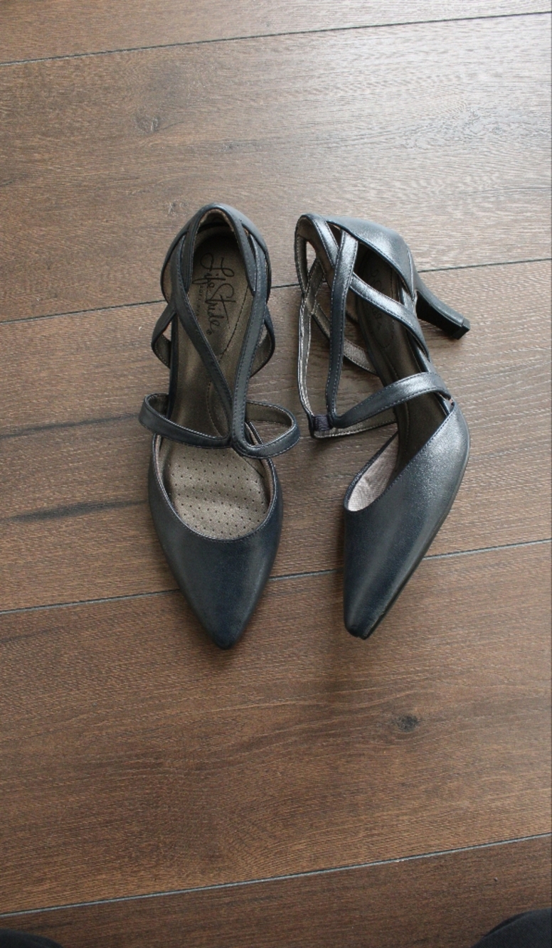 Life Stride Soft System Black Pointed-Toe Strappy Heels